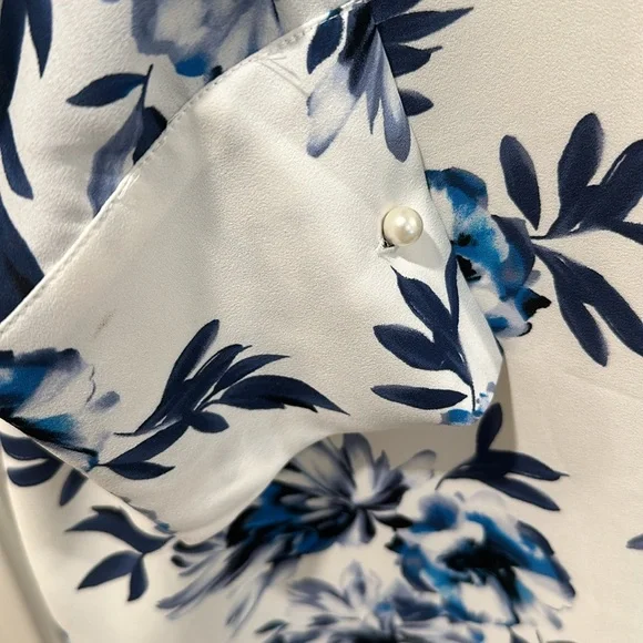 White House Black Market Floral Blouse - Picture 5 of 6